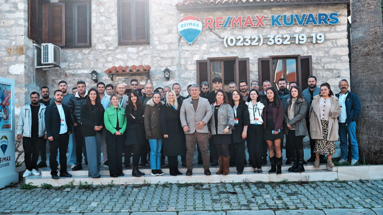 RE/MAX Kuvars, Çeşme ve Mavişehir’de büyüyor