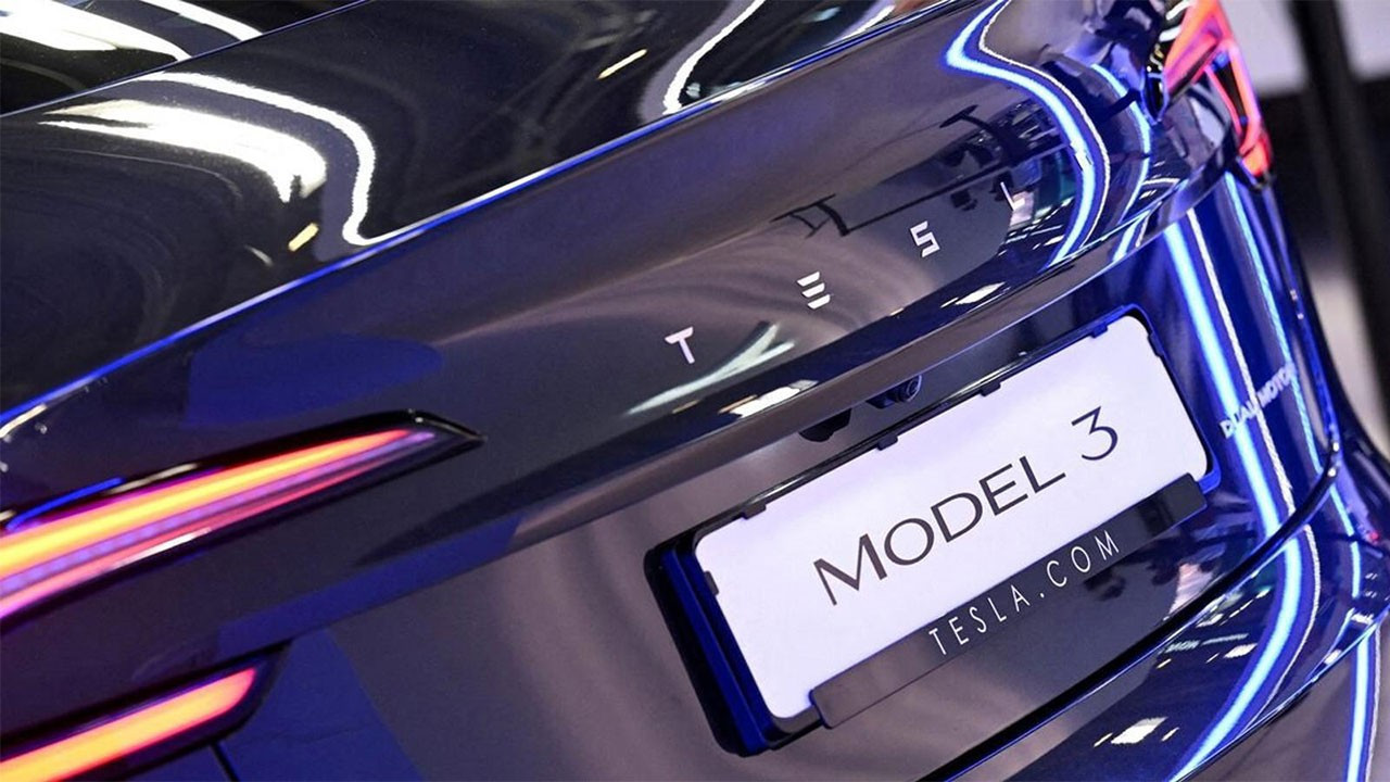 Tesla Model 3'ün acil durum kapı açma mekanizmasıyla ilgili inceleme başlatıldı