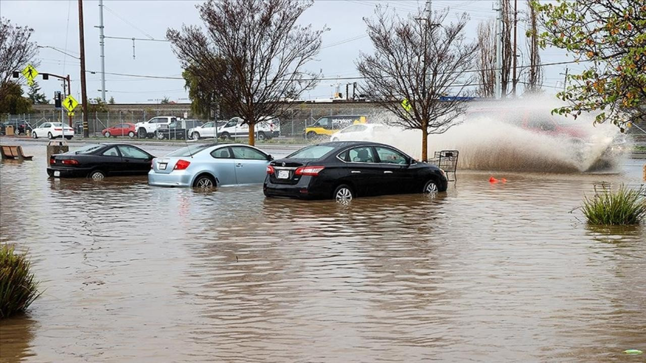 California'da sel felaketi: 6 bölgede acil durum ilan edildi