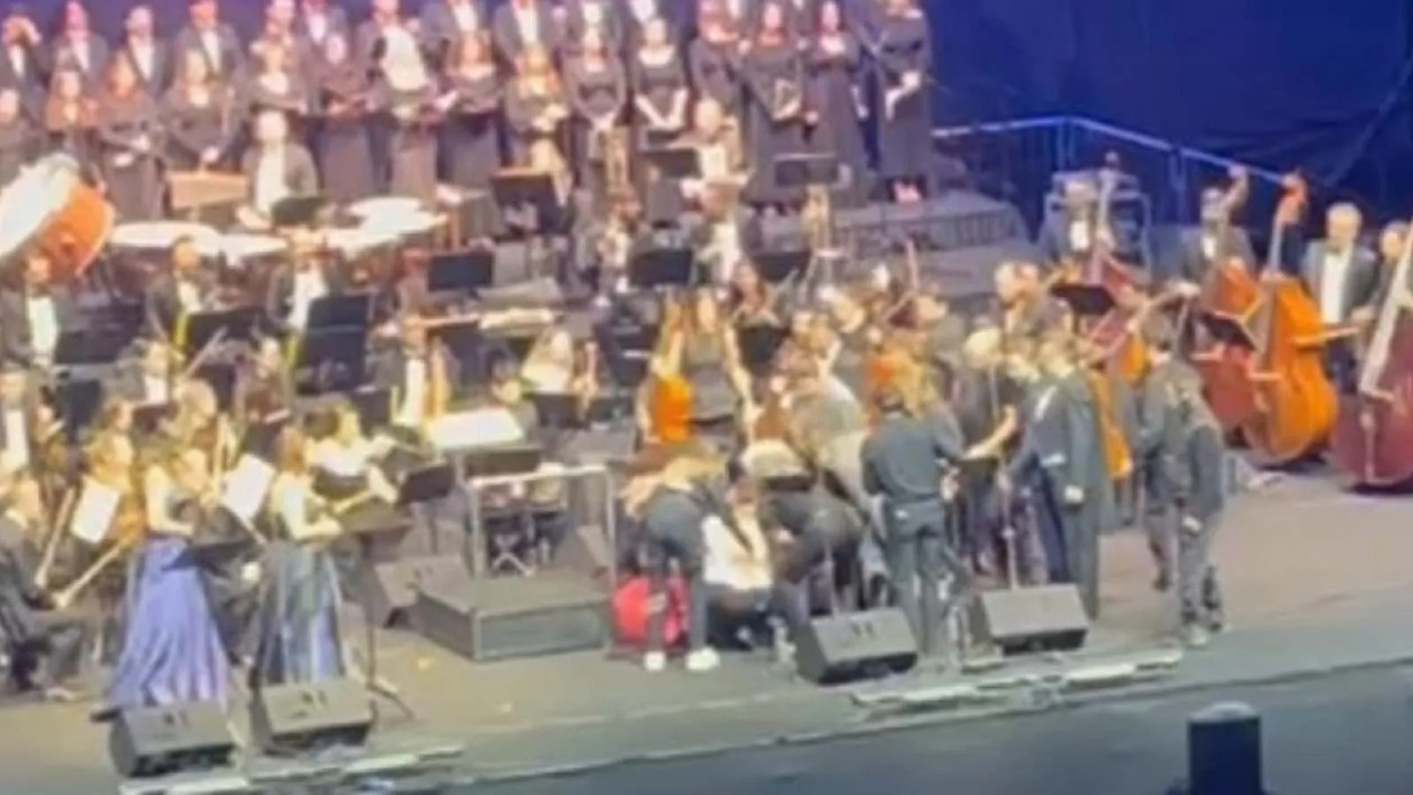 Fazıl Say'ın konserinde korku dolu anlar! Solist rahatsızlandı