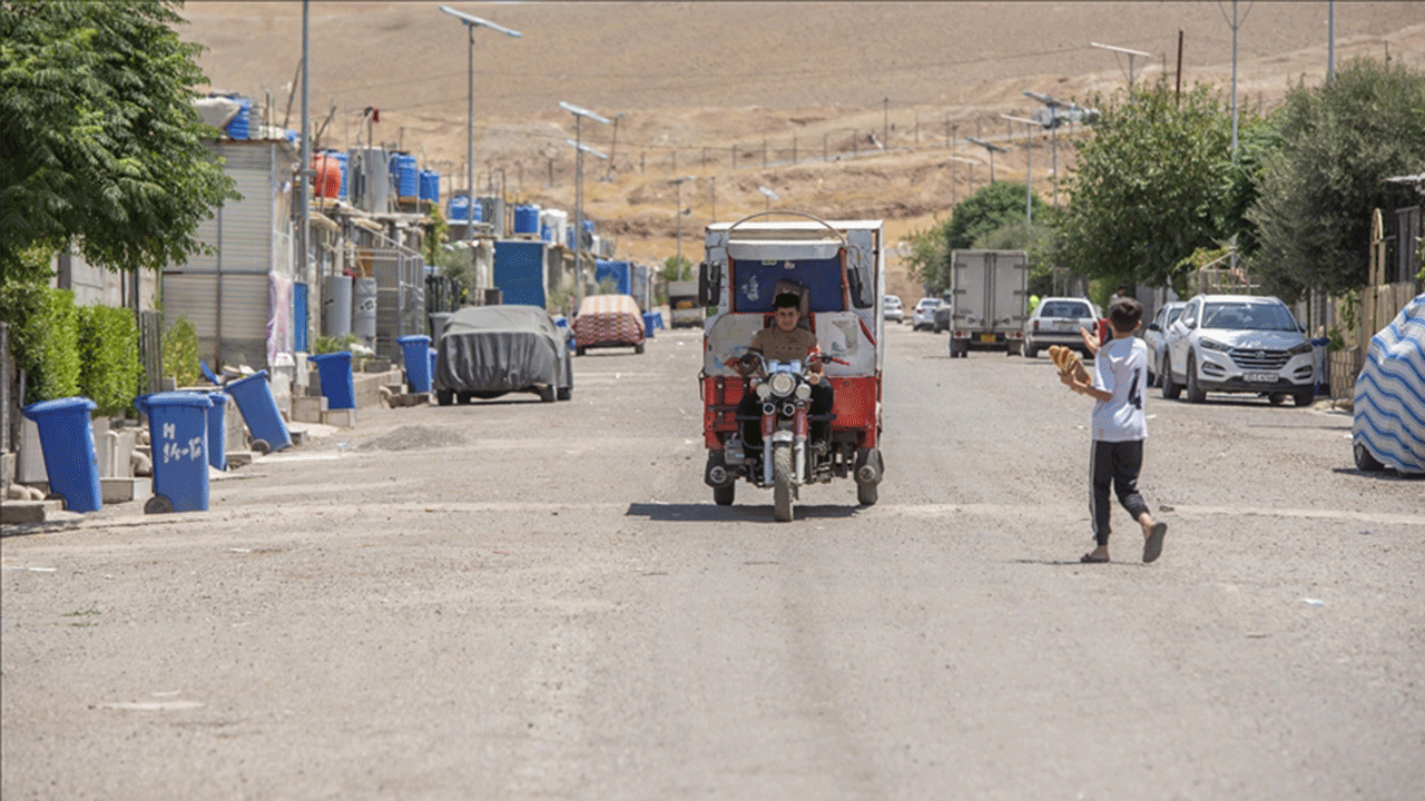 Irak’ta mülteci kampında büyük yangın: Onlarca iş yeri yandı