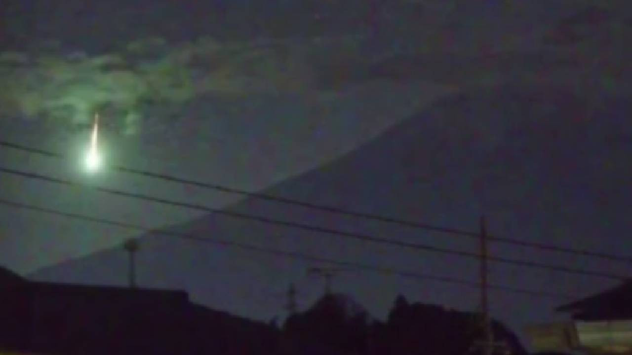 Parlak alev topu yeryüzüne düştü: İşte o anlar... (Video)