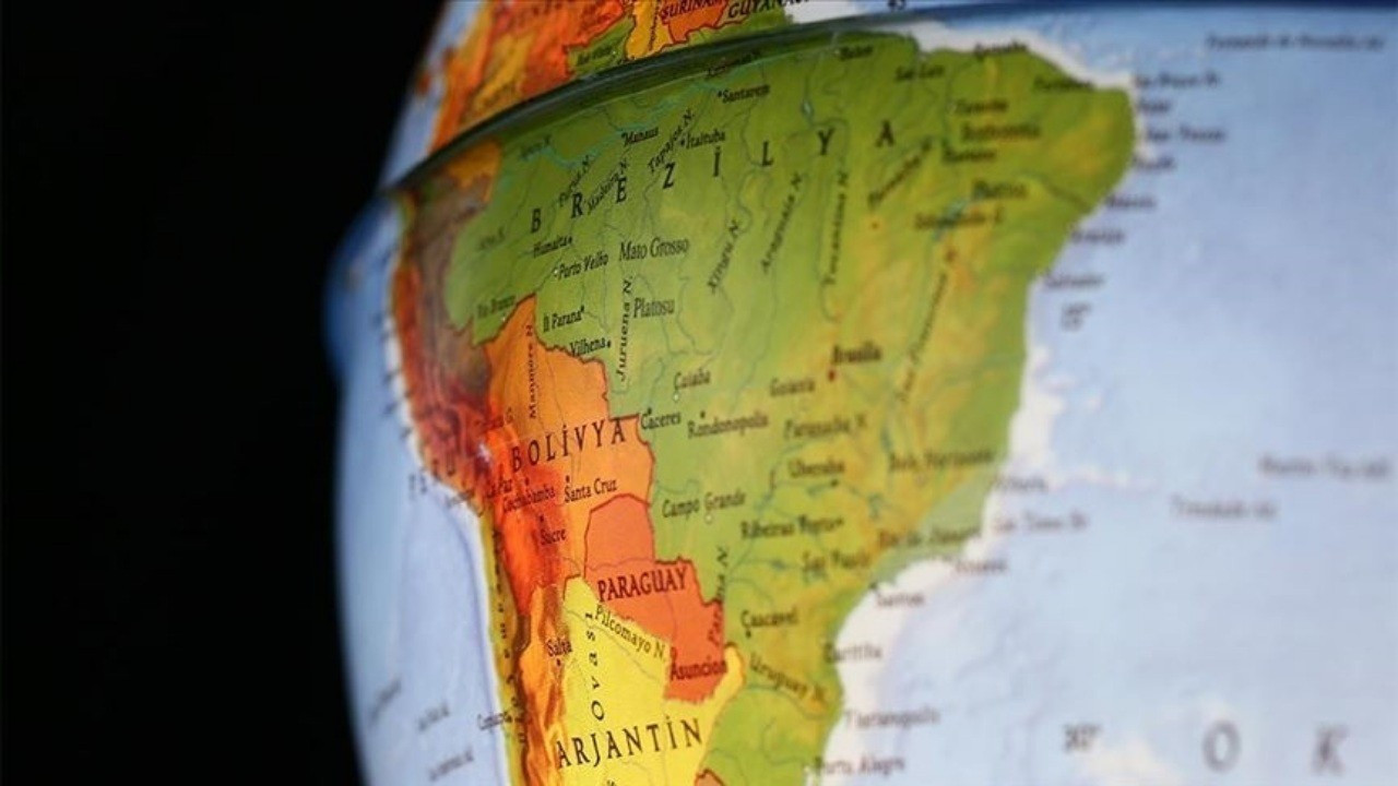 Brezilya'da reklam şirketine ait uçak denize düştü: 1 ölü