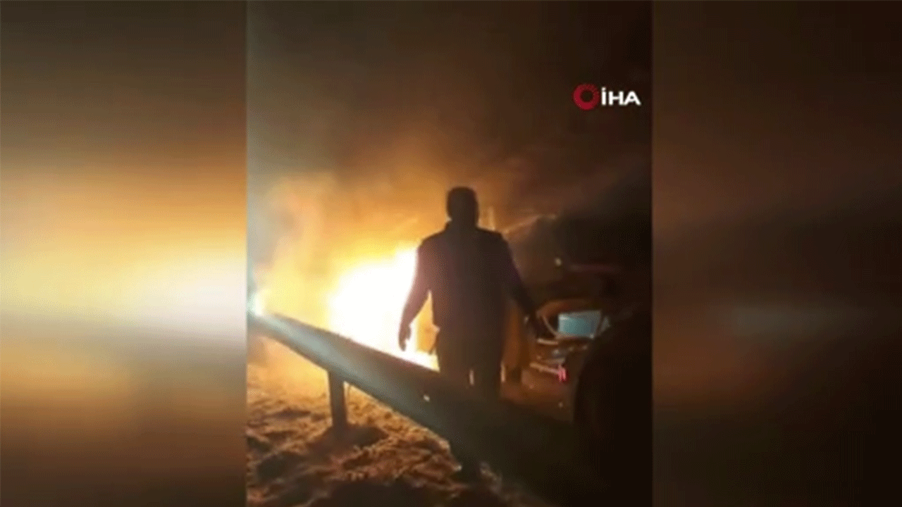 Sivas’ta TIR yangınına vatandaşlar karla müdahale etti (Video)