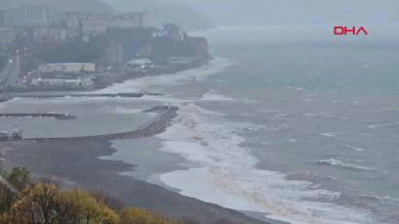 Zonguldak'ta olumsuz hava koşulları nedeniyle deniz taştı