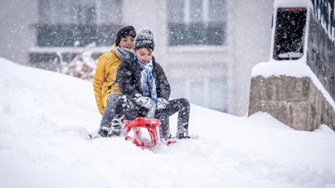 Eğitime kar engeli: Kahramanmaraş'ta da eğitime bir gün ara verildi
