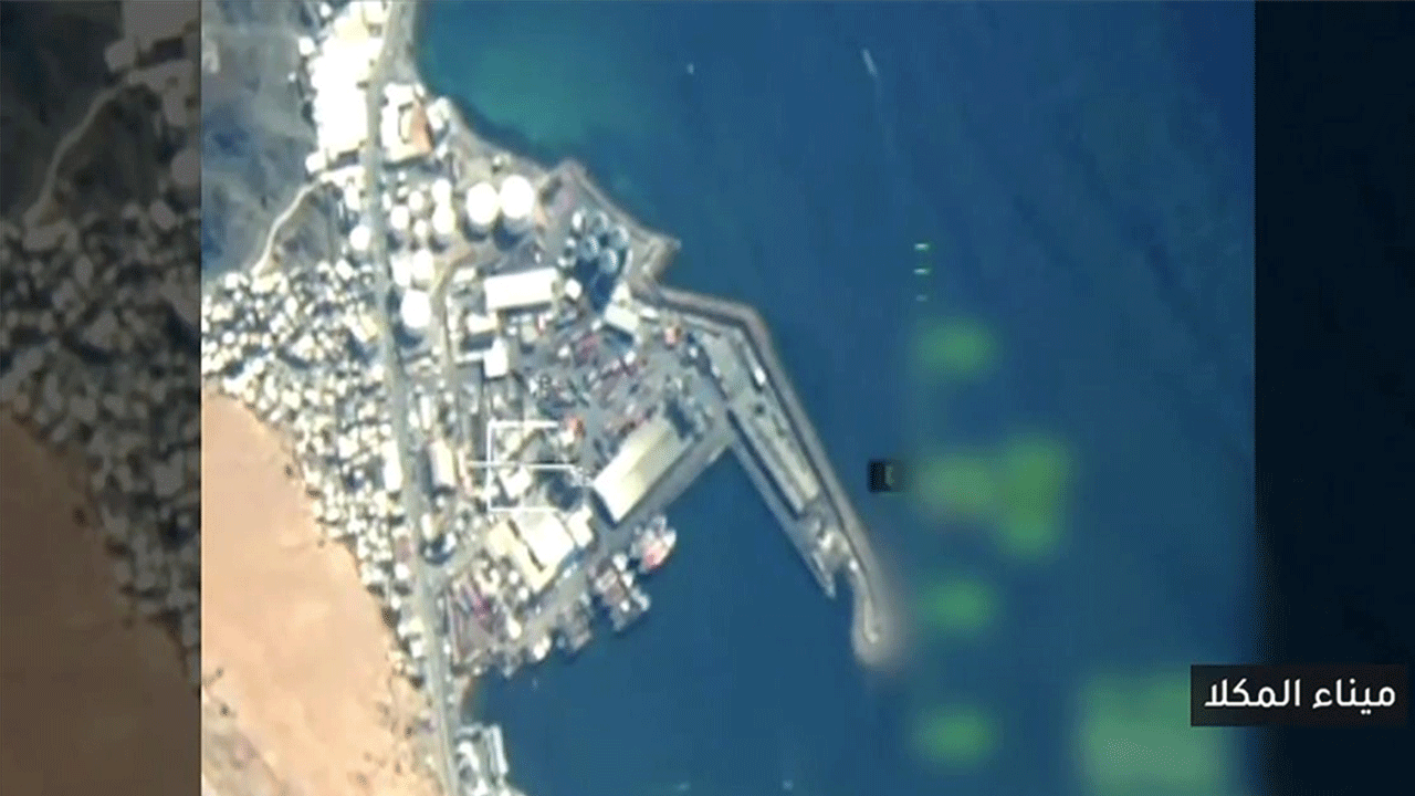 Arap Koalisyonu: Yemen'deki Mukalla Limanı'nda bazı silahları ve savaş araçlarını hedef aldık