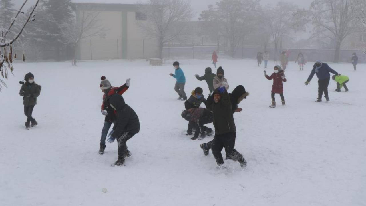 Batman'da eğitime kar engeli: 31 Aralık'ta okullar tatil