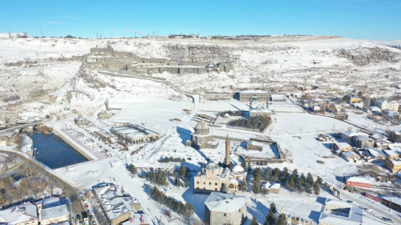 Gece eksi 20 dereceyi gördü, vali uyardı: 'Dışarıda kalmayın'