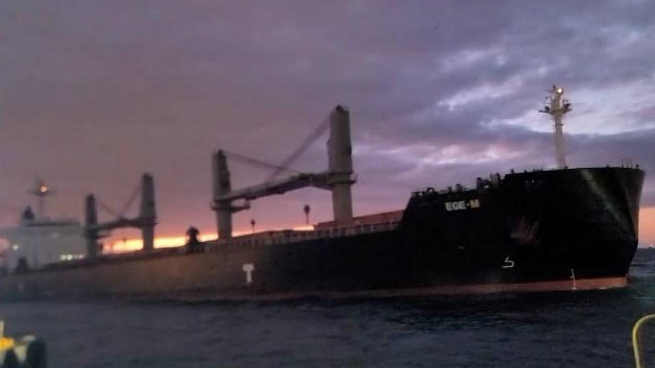 İstanbul'da facianın eşiğinden dönüldü, büyük panik yaşandı: Sürüklenen kuru yük gemisi son anda durdu (Video)