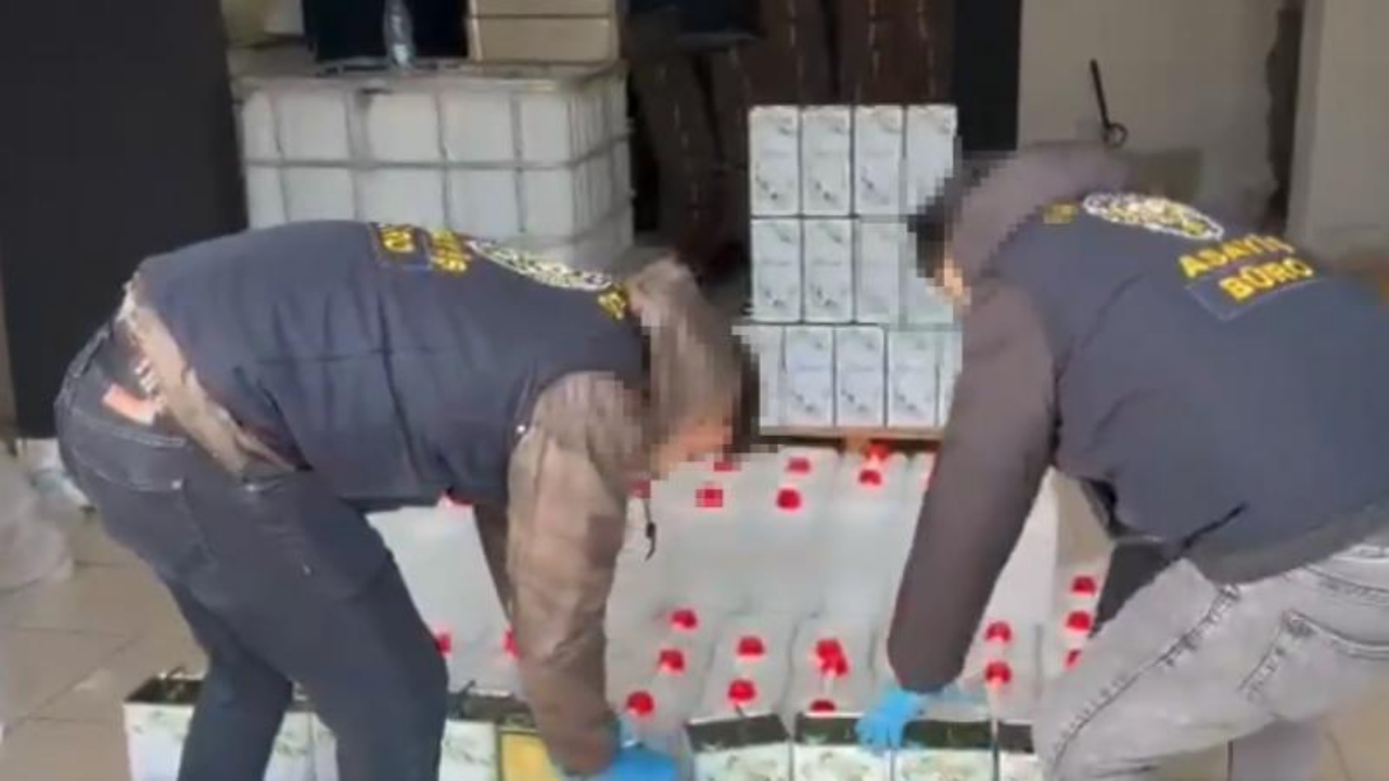 İstanbul'da yılbaşı öncesi sahte içki operasyonu: Üç bin litre kaçak alkol ele geçirildi