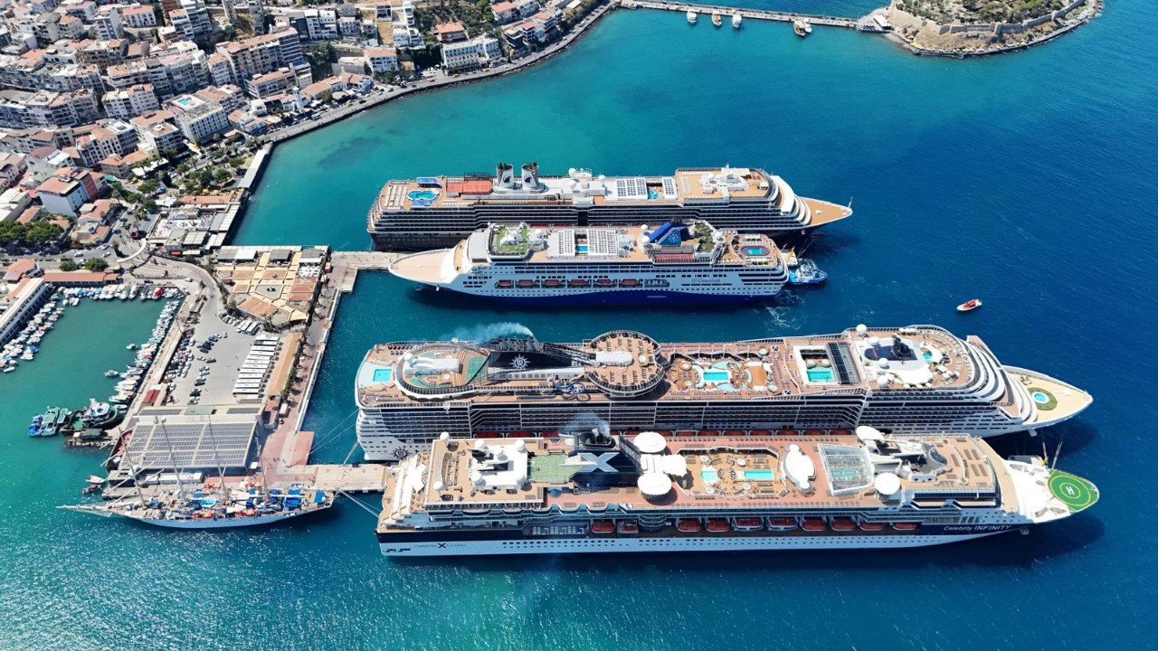 Ege Port Kuşadası 2025 kruvaziyer sezonunu 995 bin yolcu ile lider olarak kapattı