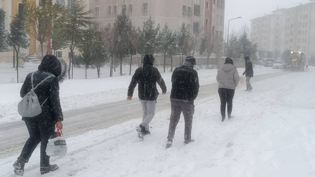 Gaziantep’te uçuşlara kar engeli