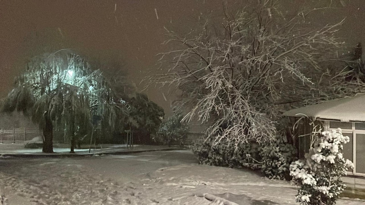 İstanbul'da Çamlıca Tepesi beyaza büründü