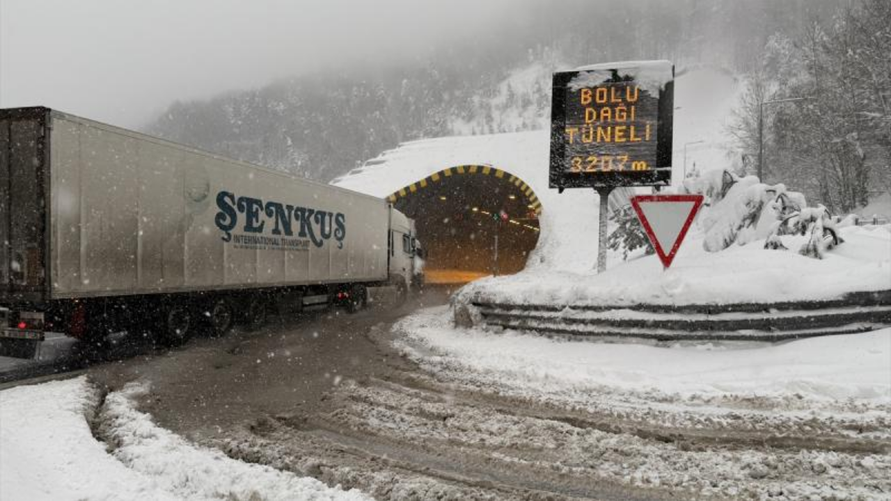 Bolu Dağı'nda ağır tonajlı araçların geçişine izin verilmiyor