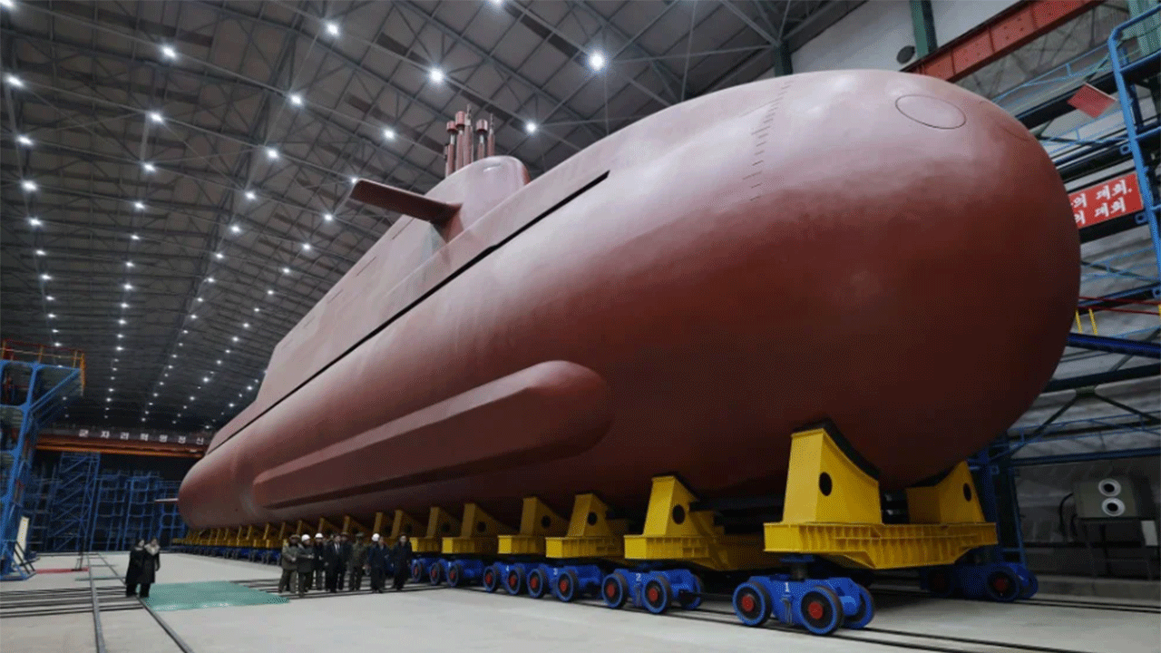 Kuzey Kore ilk nükleer denizaltısını görüntüledi