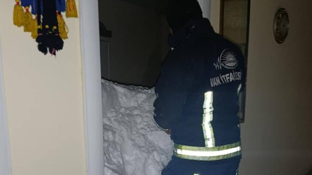 Van'da mahalleye çığ düştü: 1 kişi kayıp, 22 ev boşaltıldı (Video)