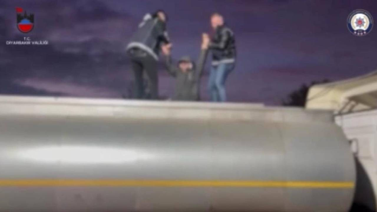 Diyarbakır'da atık tankerinde 32 kaçak göçmen yakalandı