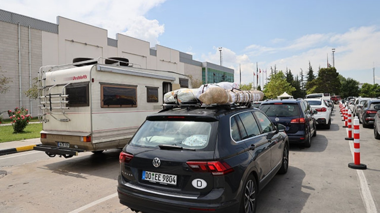 KGM duyurdu: Yabancı plakalı araçların geçiş ücretlerinde yeni dönem başladı