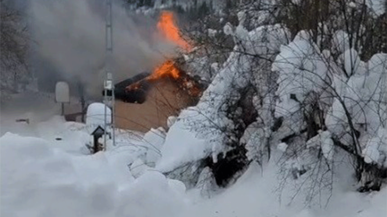 Bartın’da 1125 metre rakımdaki ev alevlere teslim oldu