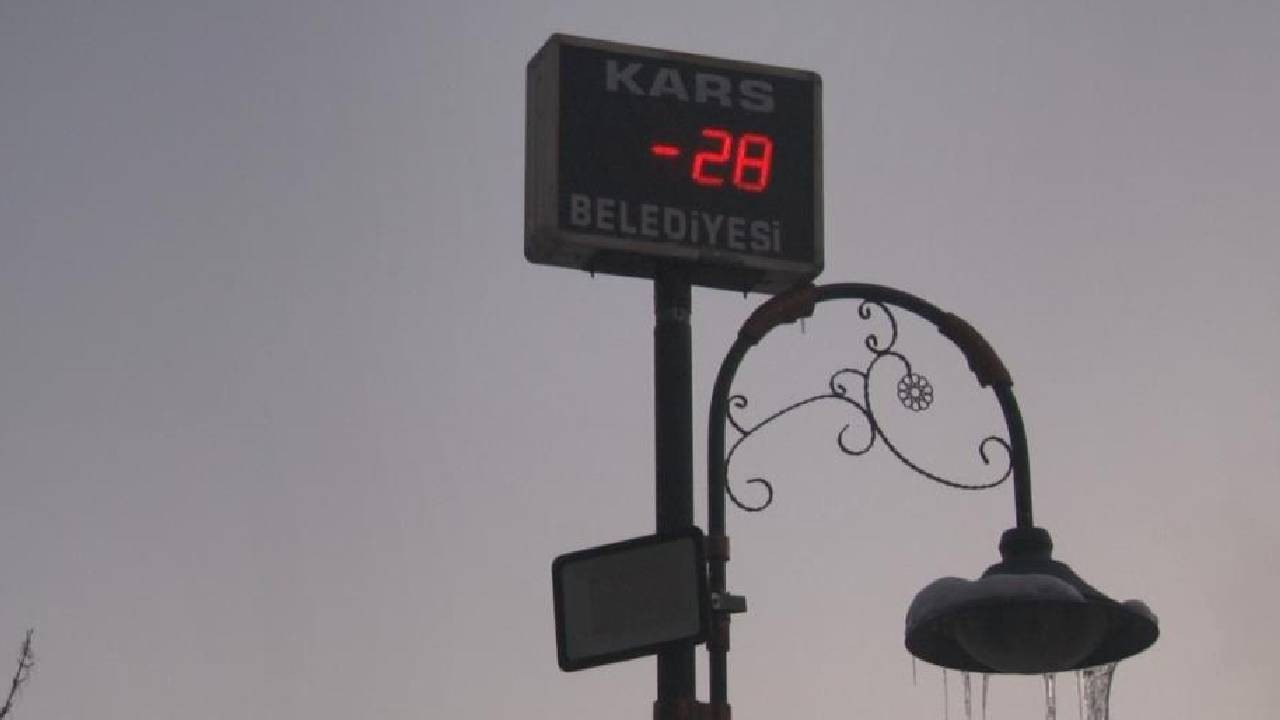 Kars eksi 28'i gördü, her şey buz tuttu (Video)