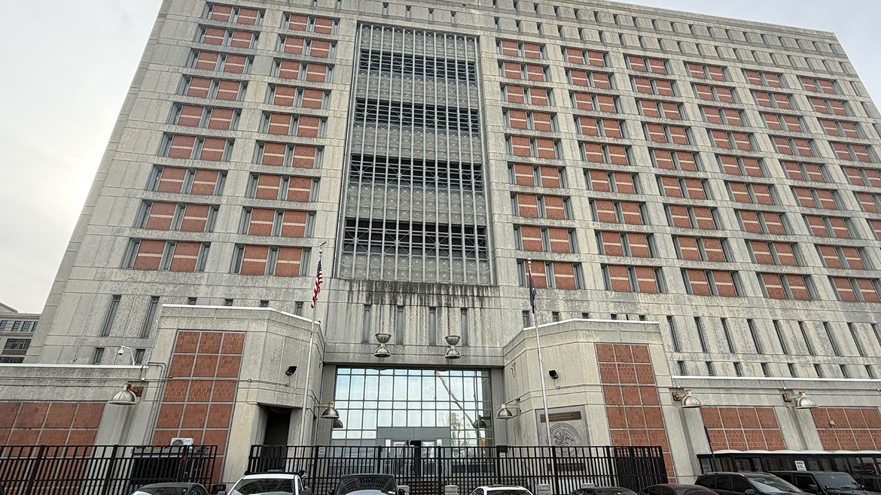 Maduro’nun ABD’de getirilmesi beklenen New York’taki Metropolitan Tutukevi