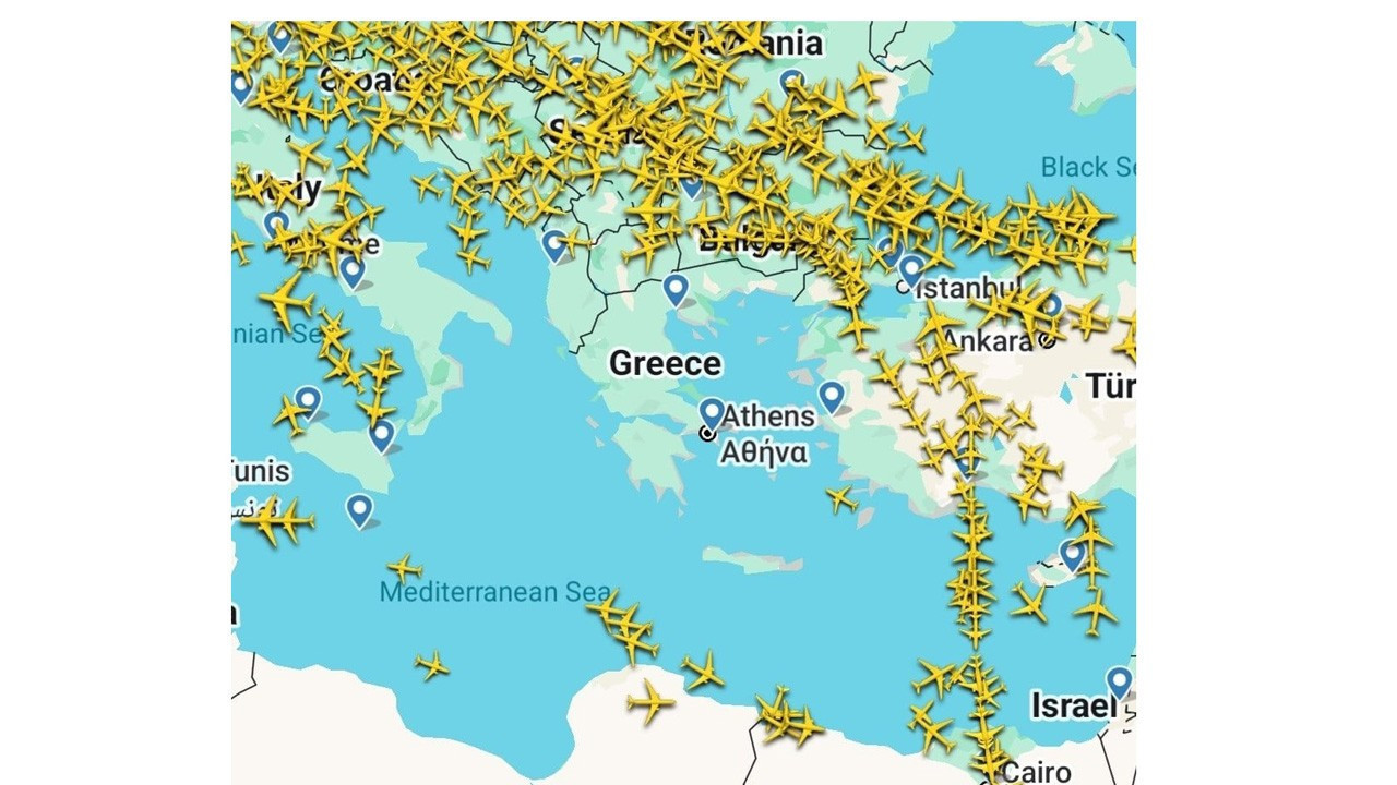 Yunanistan hava sahası kapandı: 3 uçak İstanbul’a indi