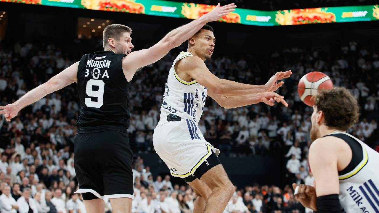 Olaylı derbide kazanan Fenerbahçe Beko! Beşiktaş GAİN'in 13 maçlık serisi sona erdi