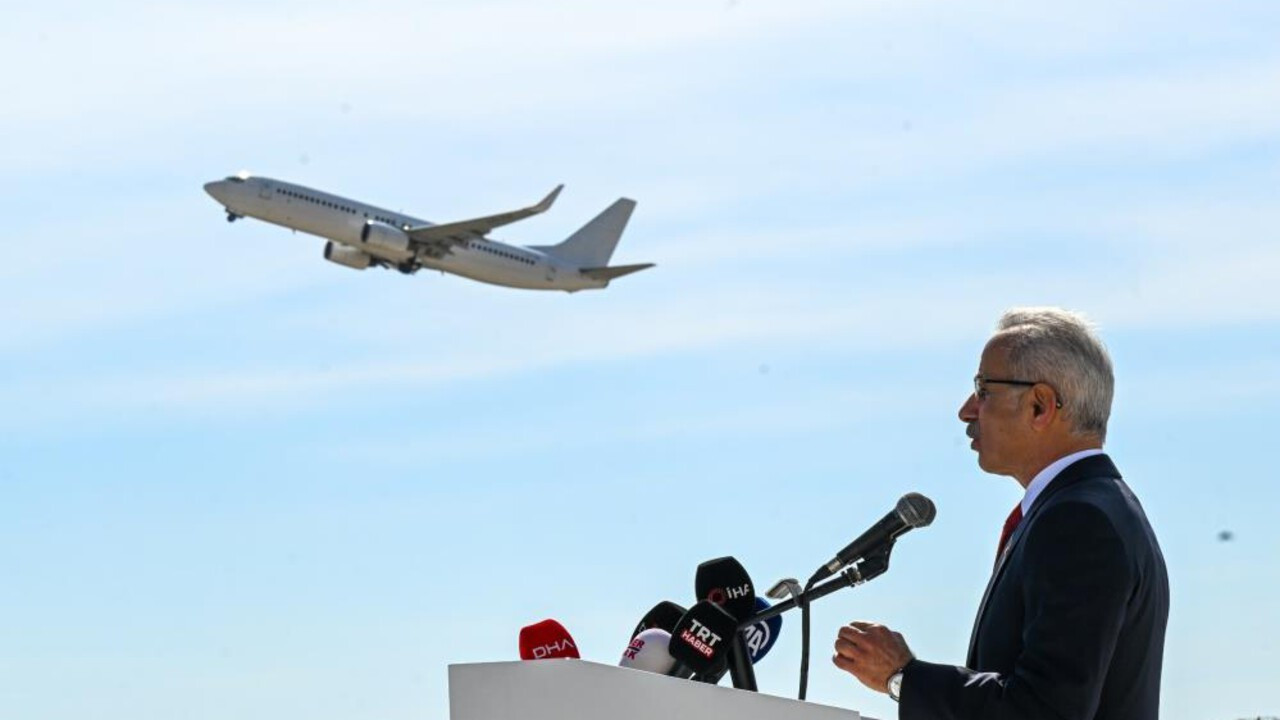 Bakan Uraloğlu açıkladı: Türk hava sahasında günlük transit uçuş rekoru kırıldı