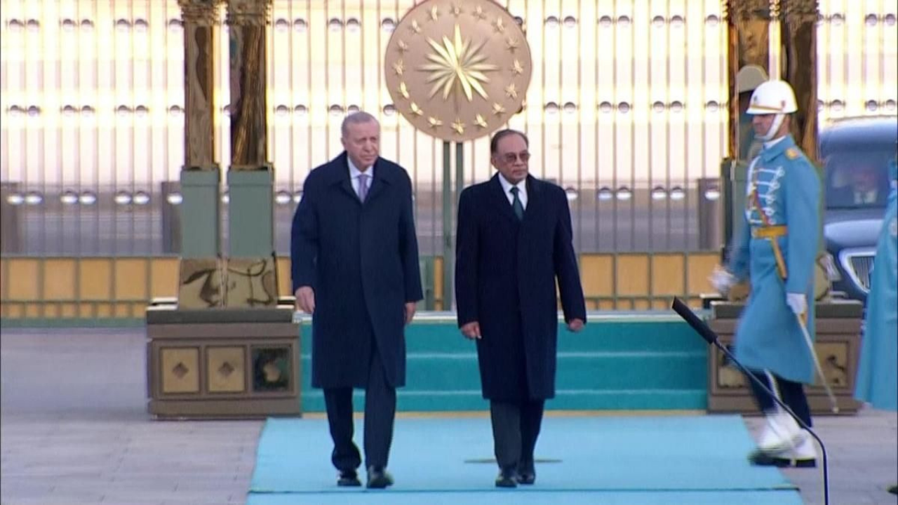 Cumhurbaşkanı Erdoğan, Malezya Başbakanı İbrahim’i resmi törenle karşıladı
