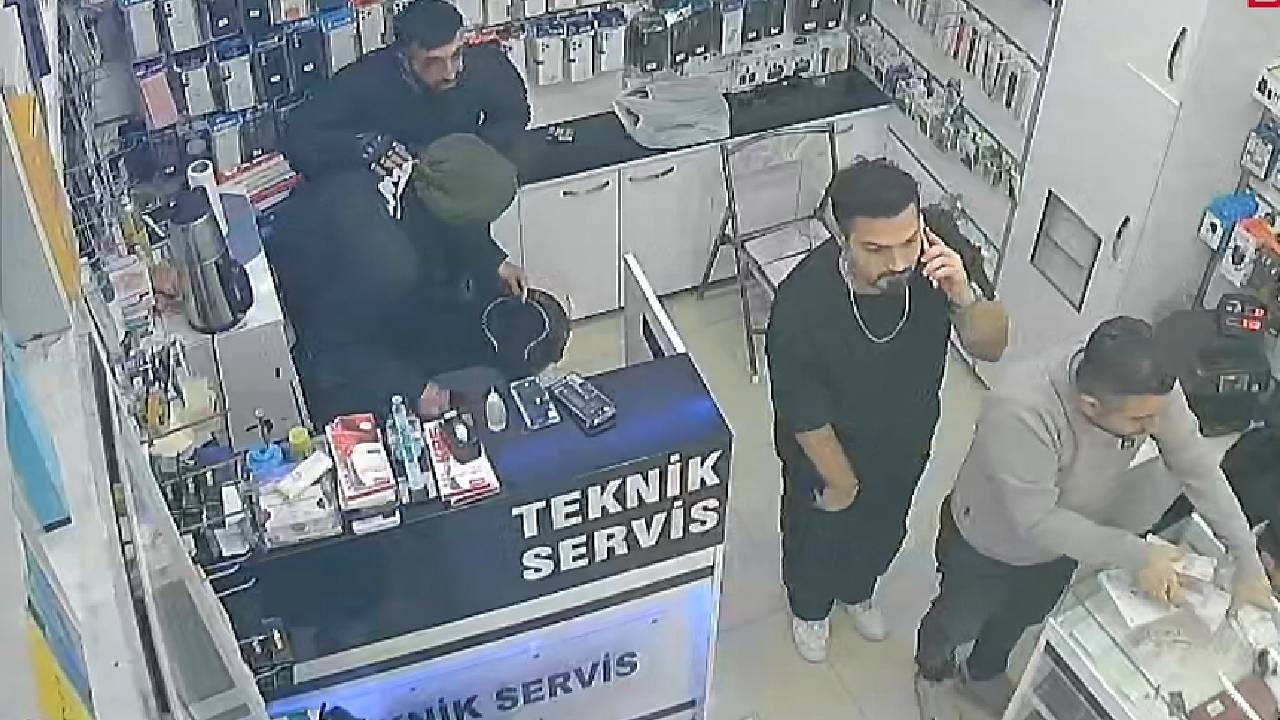 Eminönü'nde Doğubank iş hanında silahlı çatışma: Kaçanlar iş yerine sığındı (Video)