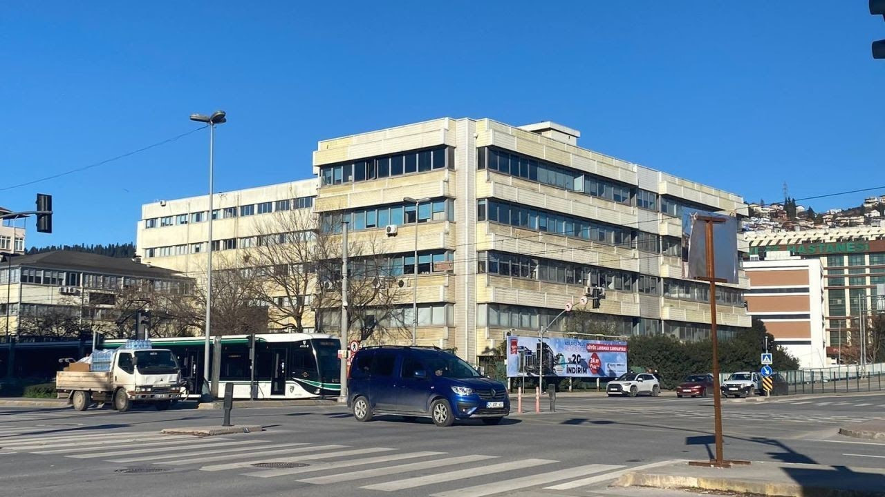 Kocaeli Üniversitesi Güzel Sanatlar Fakültesi, deprem riski nedeniyle mühürlendi