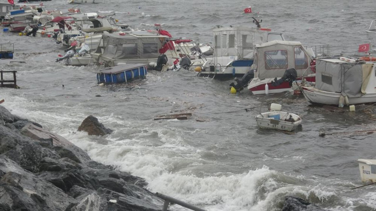 Pendik’te denizcilik barınağında dehşet anları: Tekne sahibi ölümden döndü