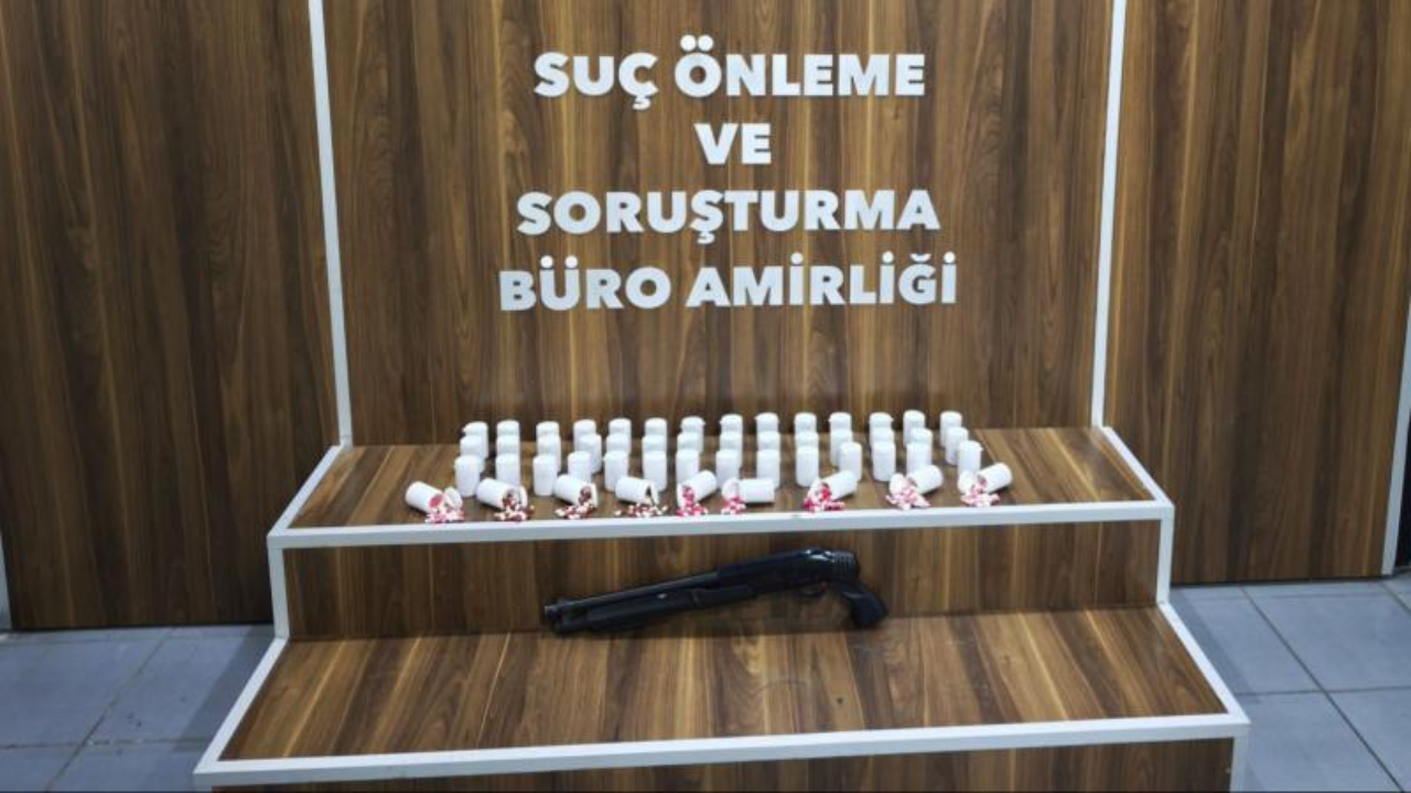 İzmir'de bir evde 2 bin 550 adet uyuşturucu hap ele geçirildi