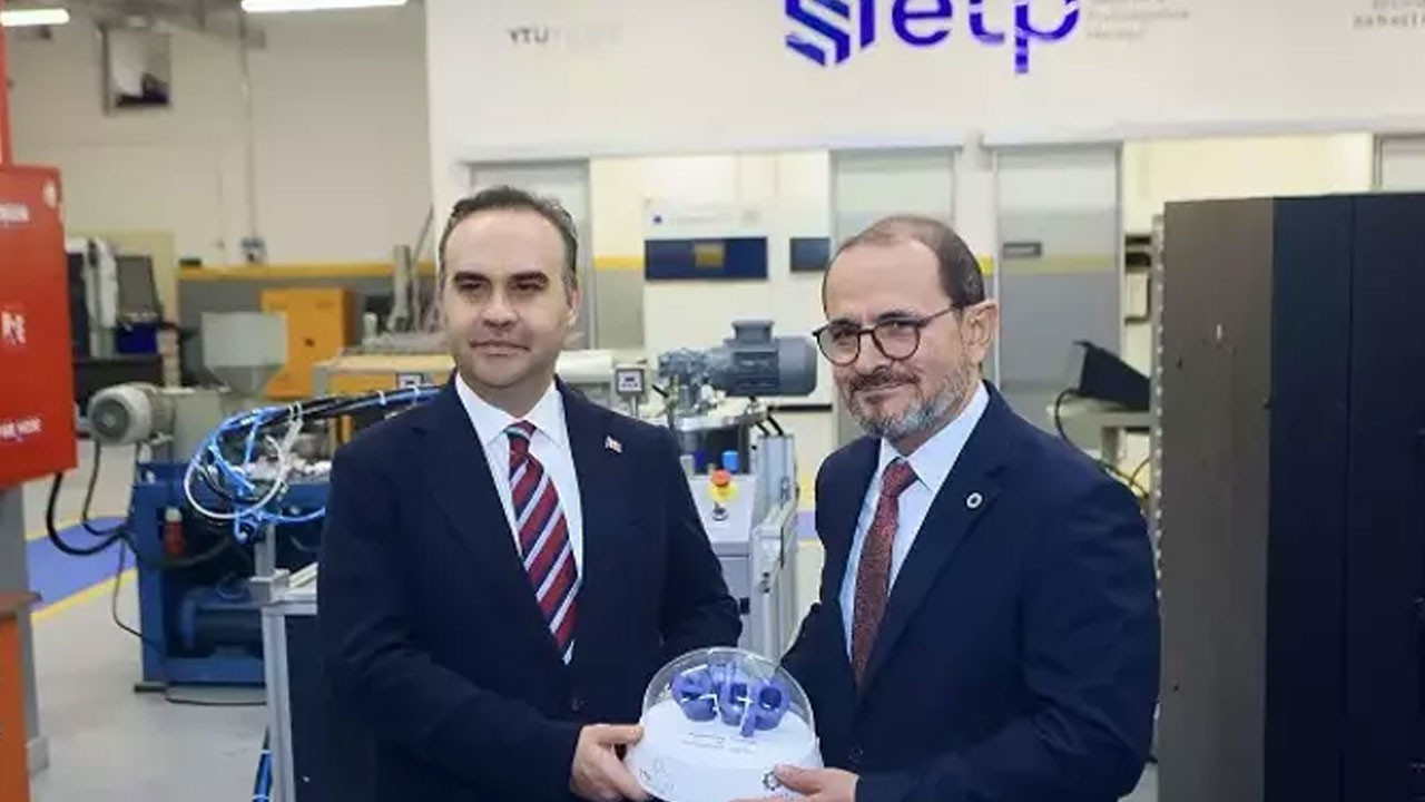 Fikirden Ürüne Dev Köprü: Bakan Kacır Endüstriyel Tasarım ve Prototipleme Merkezi’ni Ziyaret Etti