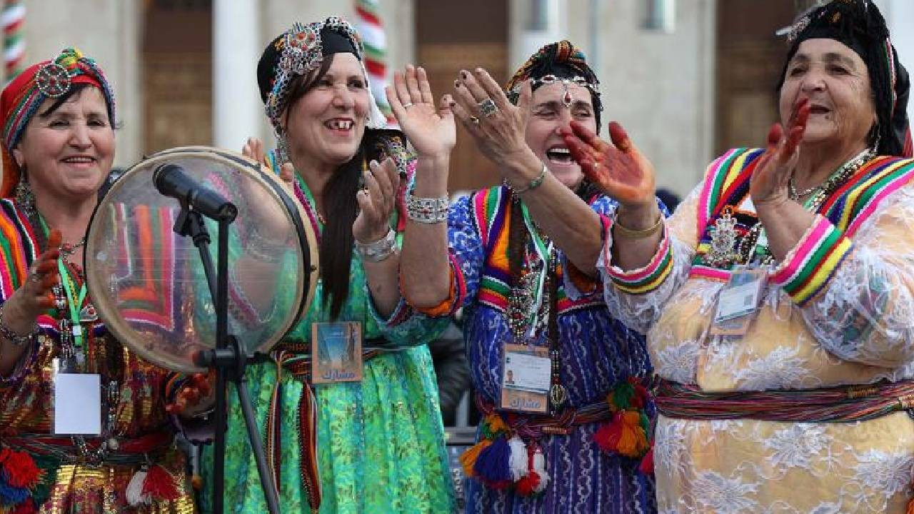 Bu halk 2976 yılına girdi