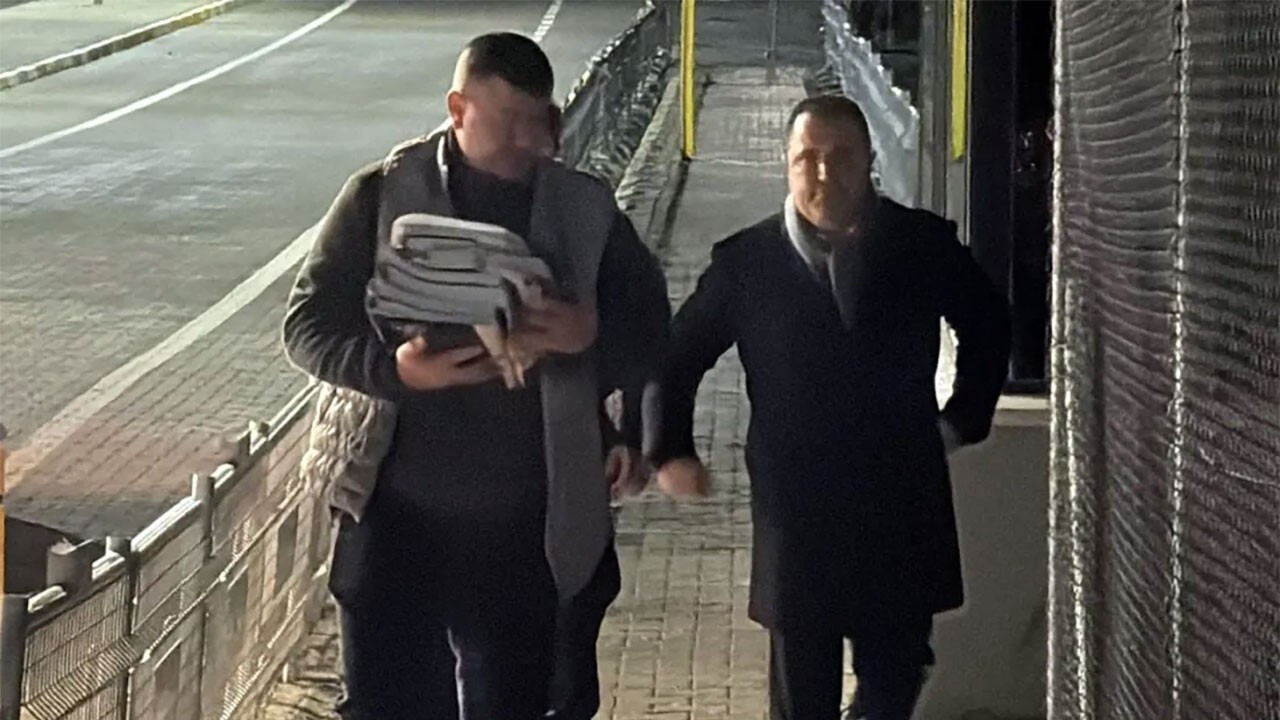 Tahliye edilen avukat Rezan Epözdemir, cezaevinden çıktı