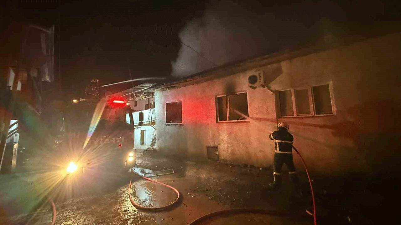 Burdur Çeltikçi’de alevler evi sardı: 5 kişi son anda kurtuldu