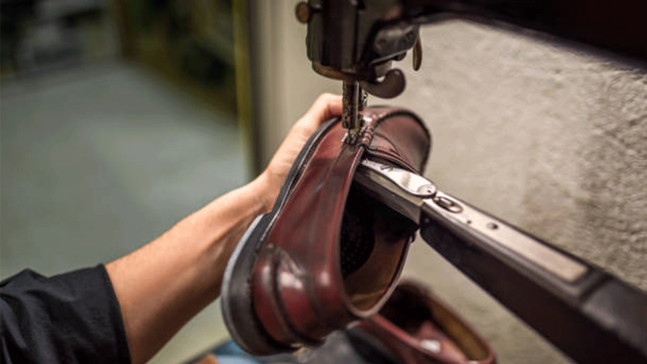 Kara kış ayakkabı tamircilerini hareketlendirdi