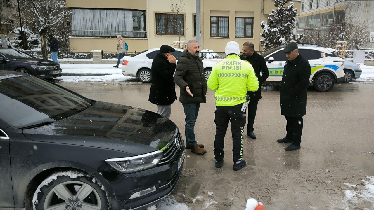 DEM Partili belediye başkanının resmi aracına haciz