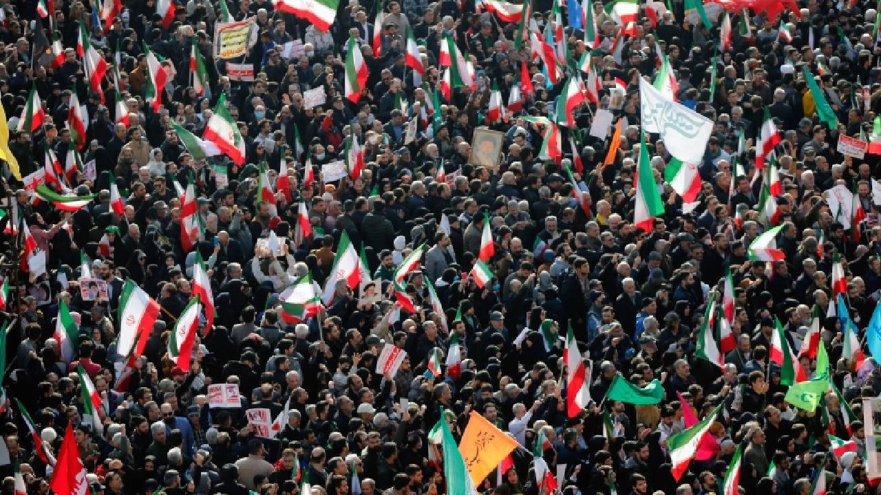 İran'daki olaylarda ölenlerin sayısı 2 bin 677'ye yükseldi