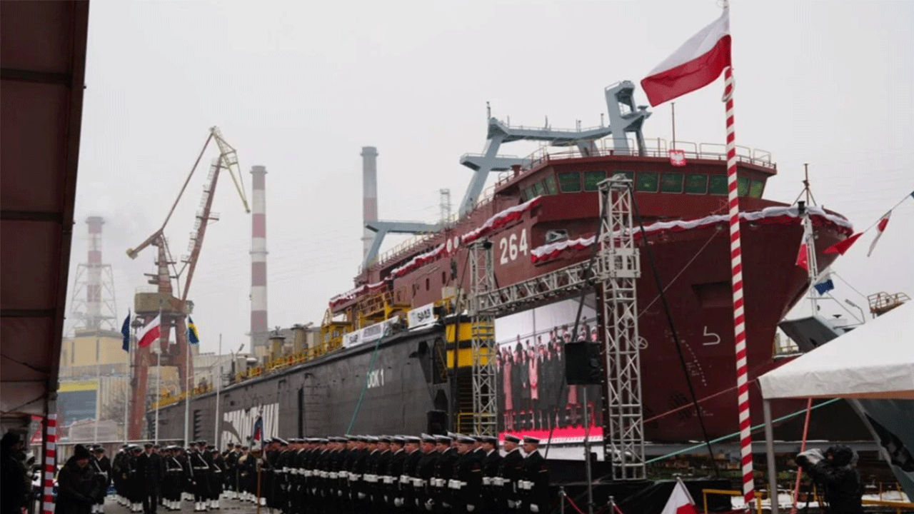 Polonya’nın ikinci sinyal istihbarat gemisi denize indirildi