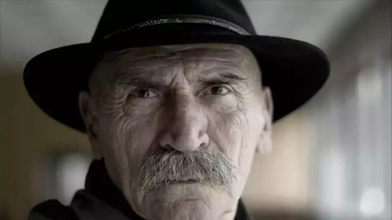 Usta oyuncu Tuncel Kurtiz'in evi ve oteli satışa çıkarıldı