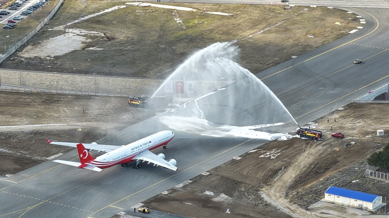 Esenboğa Havalimanı'nda 3. pist ve yeni kule hizmete girdi