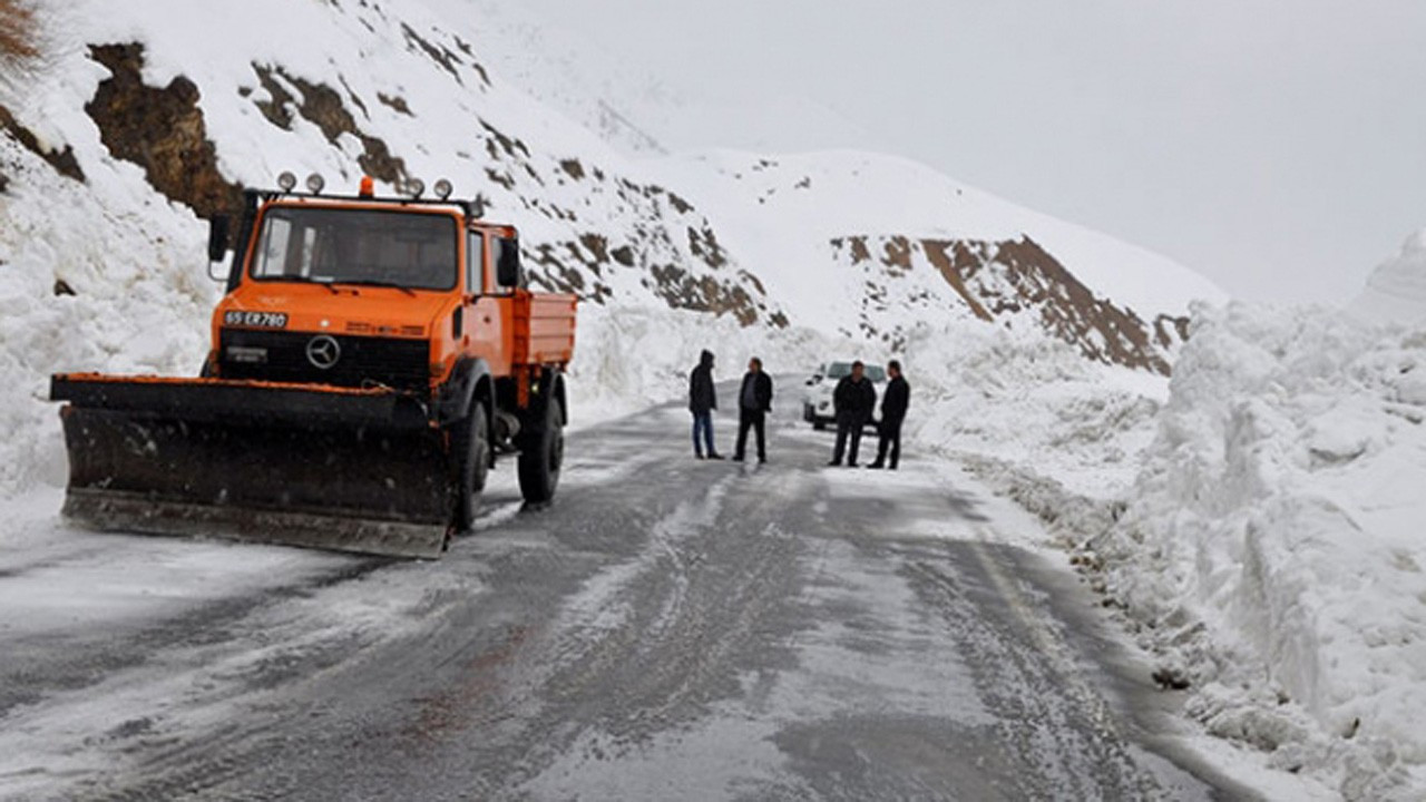 Hakkari-Şırnak yolu çığ nedeniyle kapatıldı