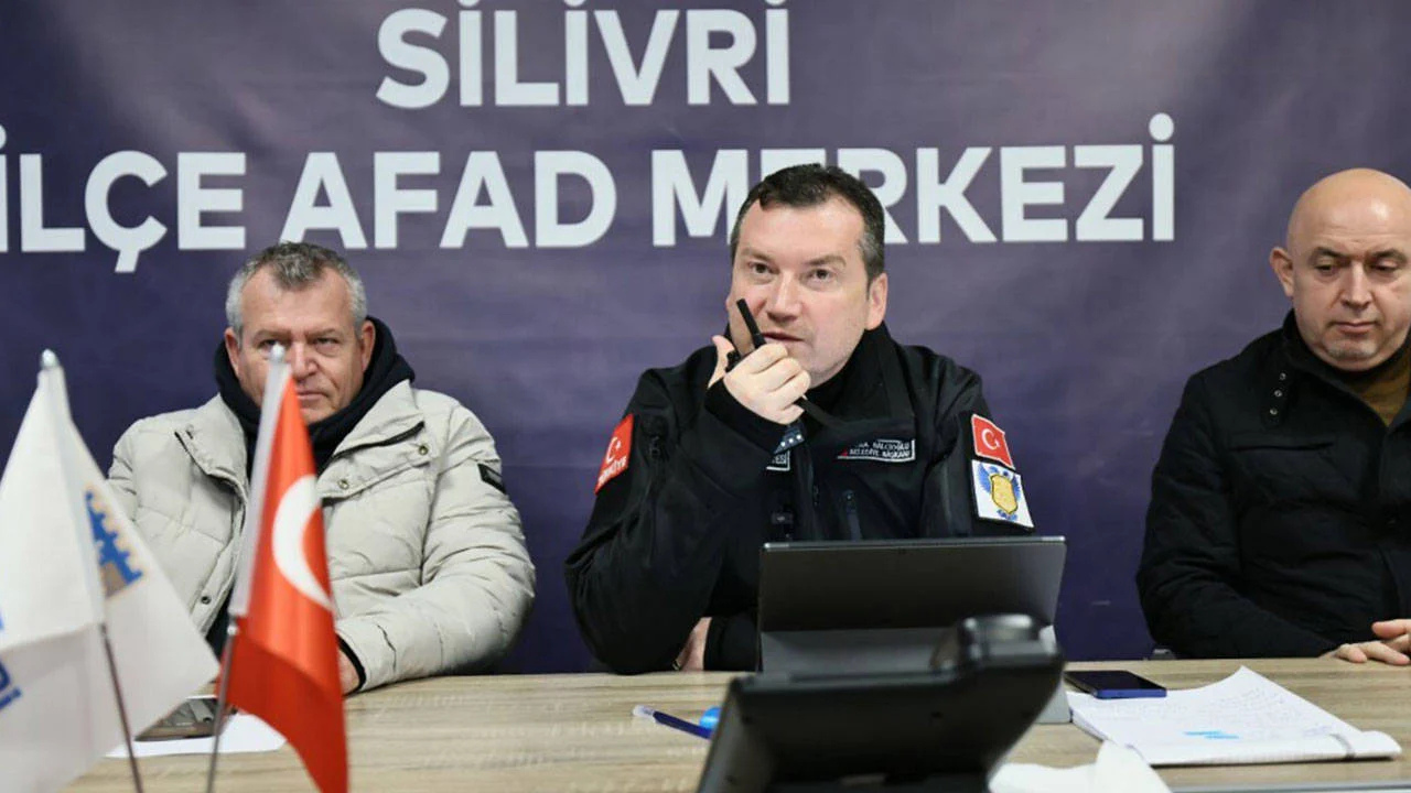 Silivri Belediyesi’nden kar uyarısı: Zorunlu olmadıkça trafiğe çıkmayın