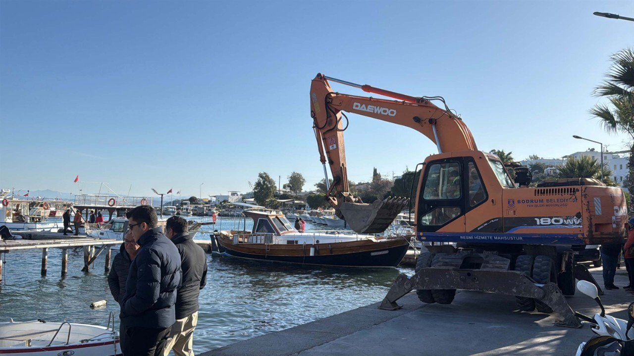 Bodrum'da 100 teknenin bağlı olduğu kaçak liman ve iskeleler yıkıldı