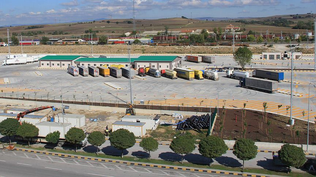 Türkiye’de emniyetli tır parkları AB kriterlerine göre yeniden düzenlenecek