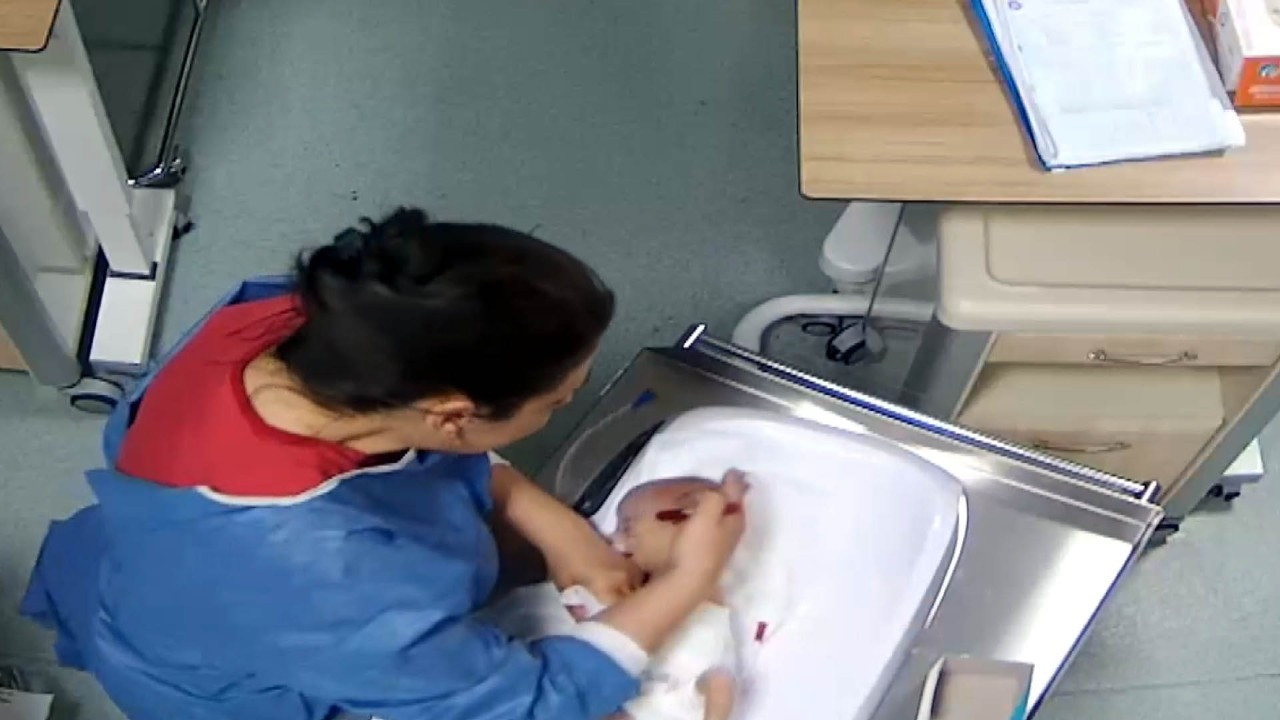 Beş günlük bebeğe şiddet uygulayan hemşire teslim oldu