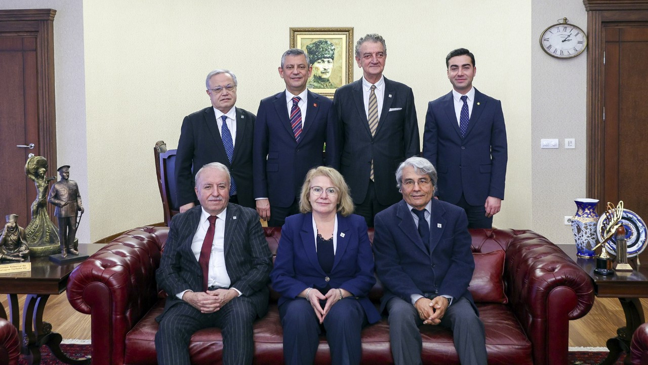 Özgür Özel, ADD Başkanı Hüsnü Bozkurt'u ile görüştü